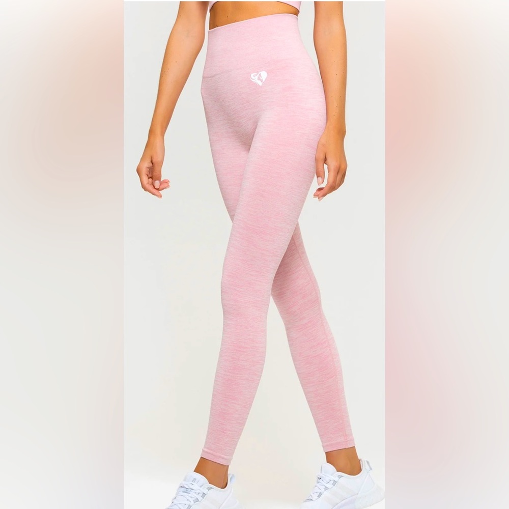Women’s Best Move Seamless Leggings! Size small! In Khaki